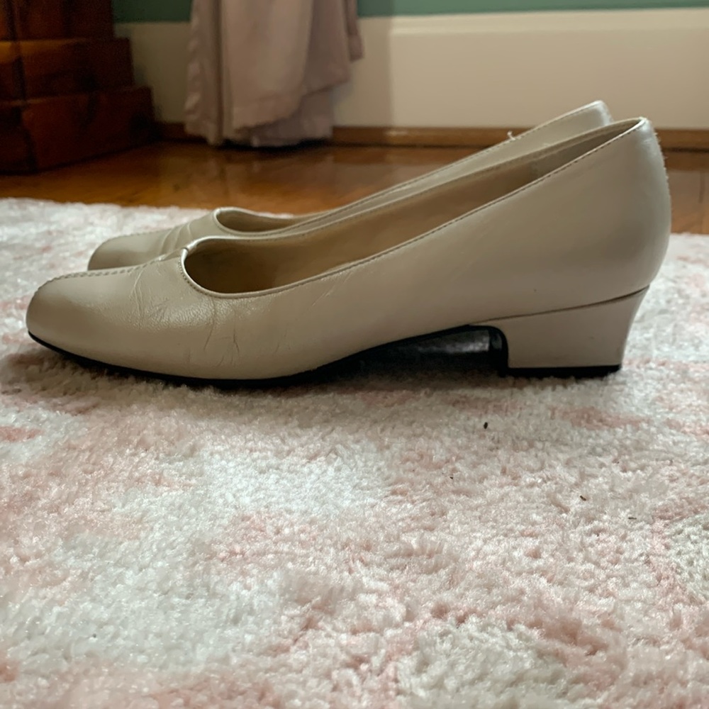 Cream Trotters Kitten Heels - Size 7.5